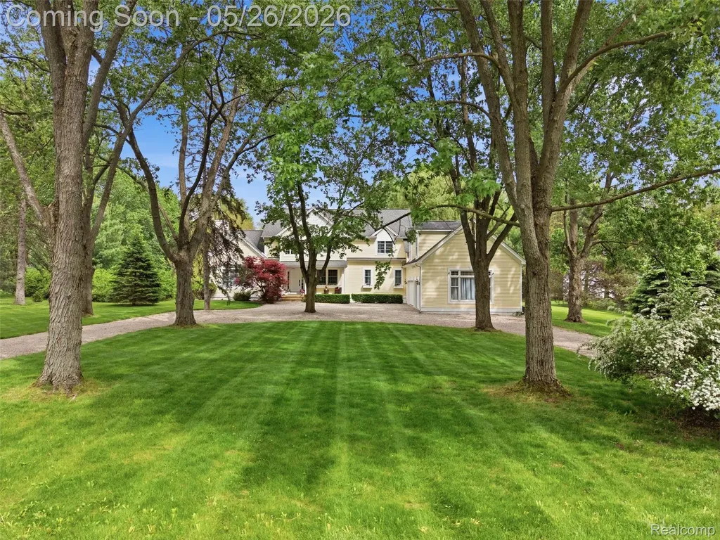 1185 Avon Circle W Rochester Hills City MI 48309