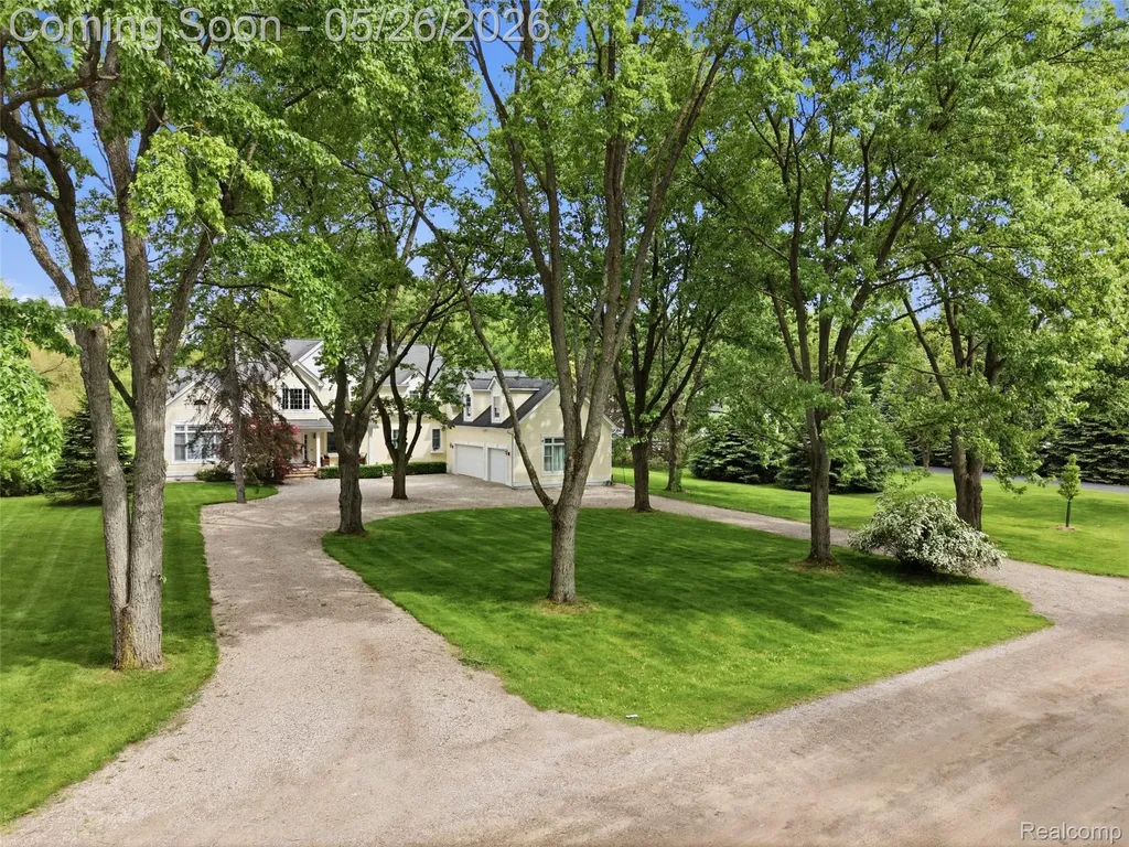 1185 Avon Circle W Rochester Hills City MI 48309