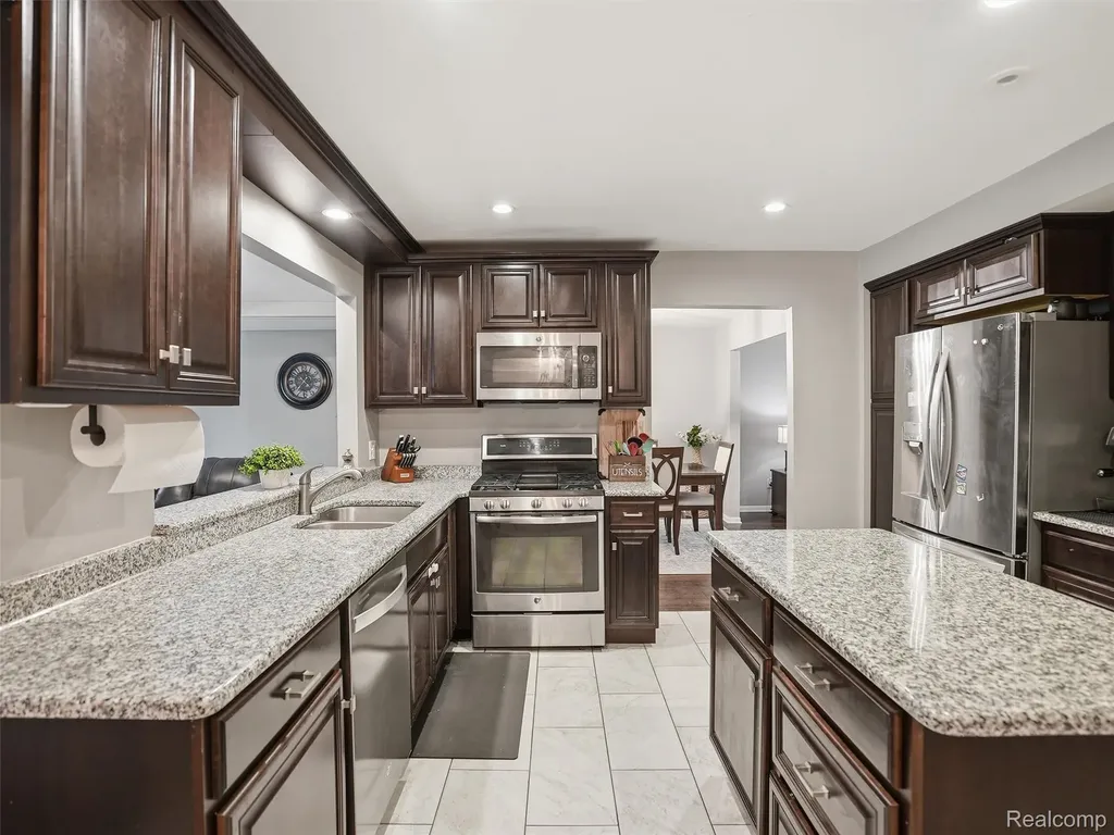 37296 Maple Leaf Court Clinton Charter Township MI 48036