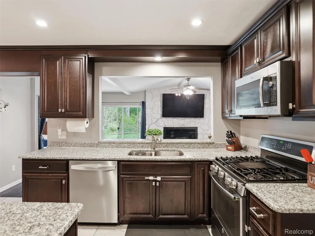37296 Maple Leaf Court Clinton Charter Township MI 48036