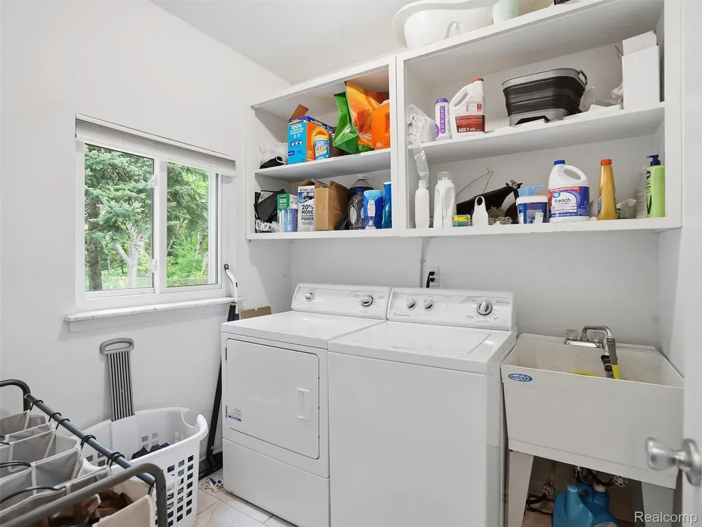 37296 Maple Leaf Court Clinton Charter Township MI 48036