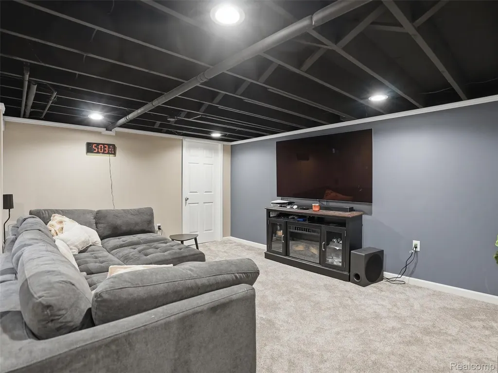 37296 Maple Leaf Court Clinton Charter Township MI 48036