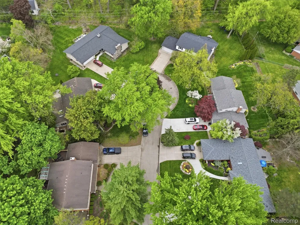 37296 Maple Leaf Court Clinton Charter Township MI 48036