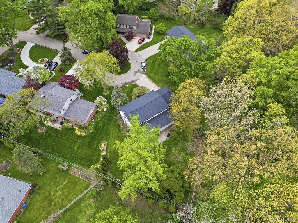 37296 Maple Leaf Court Clinton Charter Township MI 48036