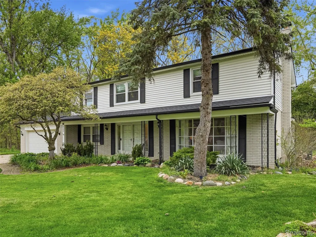 37296 Maple Leaf Court Clinton Charter Township MI 48036