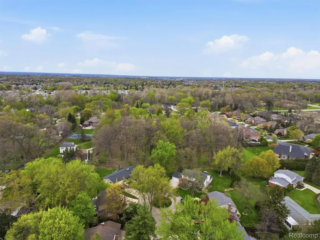 37296 Maple Leaf Court Clinton Charter Township MI 48036