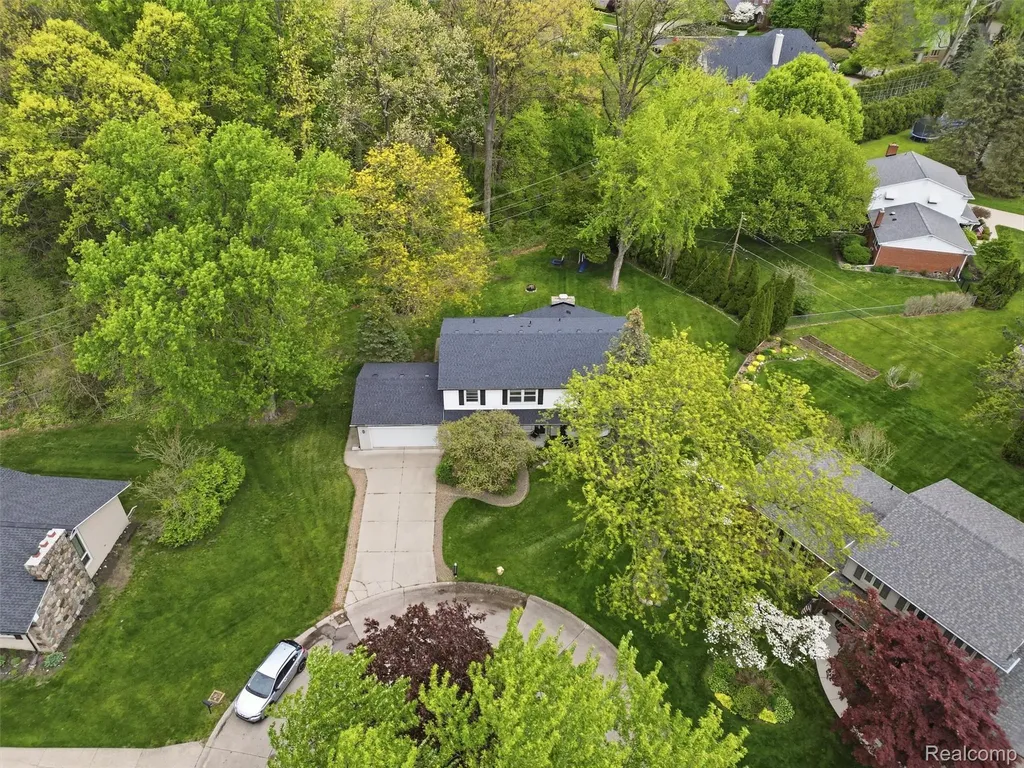 37296 Maple Leaf Court Clinton Charter Township MI 48036