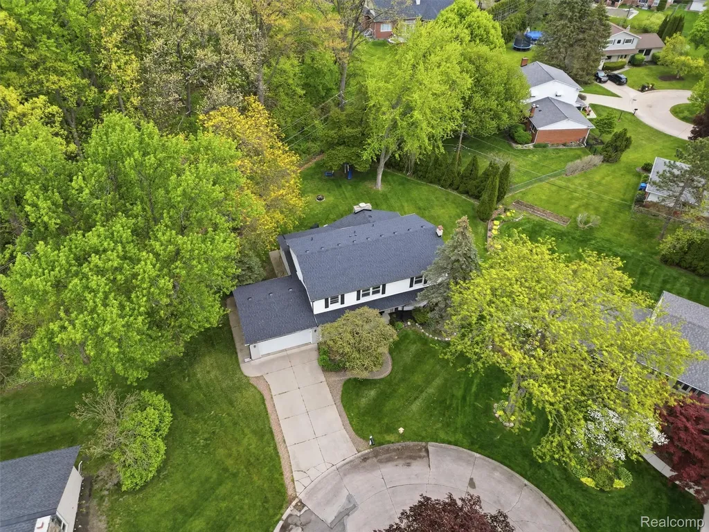 37296 Maple Leaf Court Clinton Charter Township MI 48036