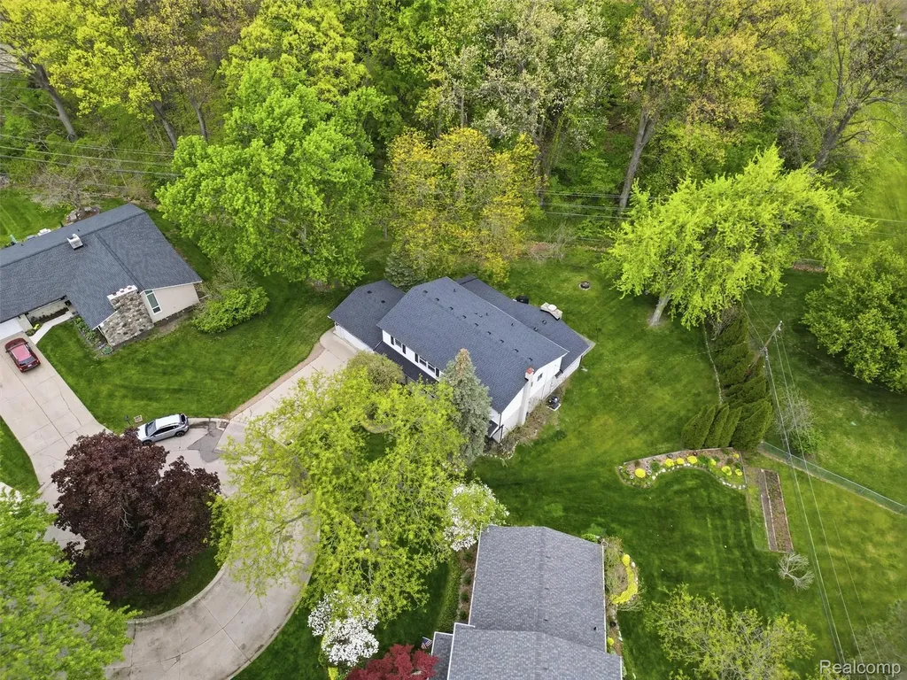 37296 Maple Leaf Court Clinton Charter Township MI 48036