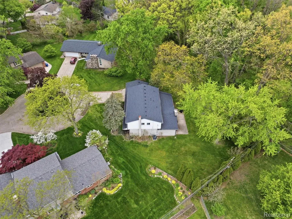 37296 Maple Leaf Court Clinton Charter Township MI 48036
