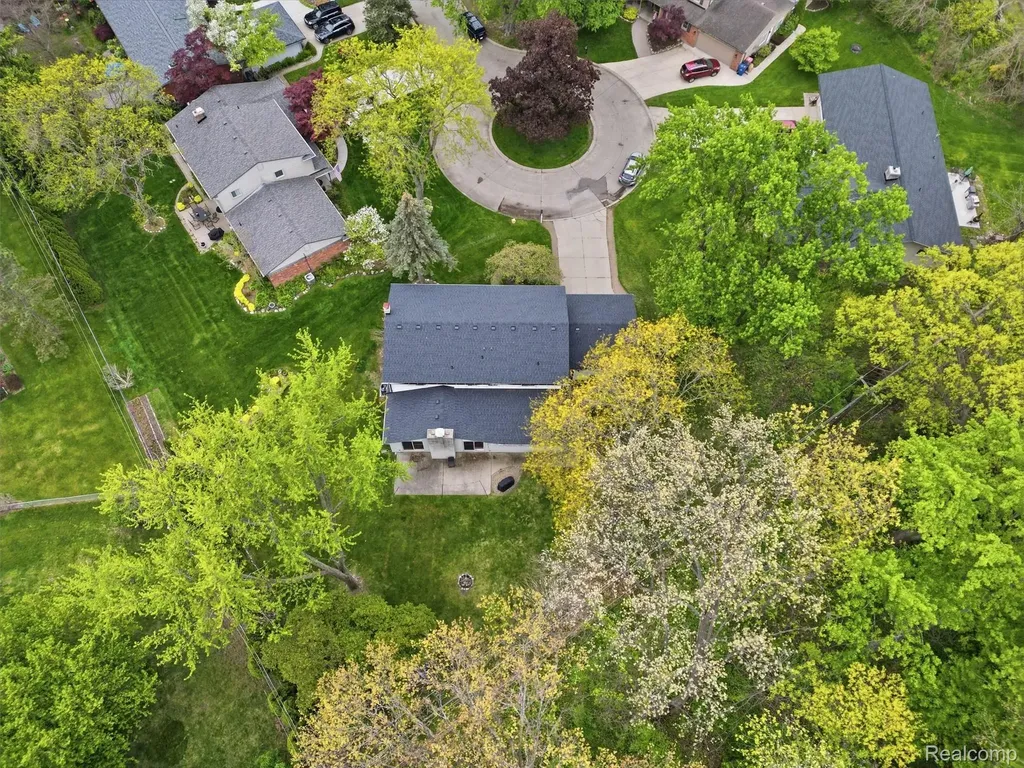37296 Maple Leaf Court Clinton Charter Township MI 48036