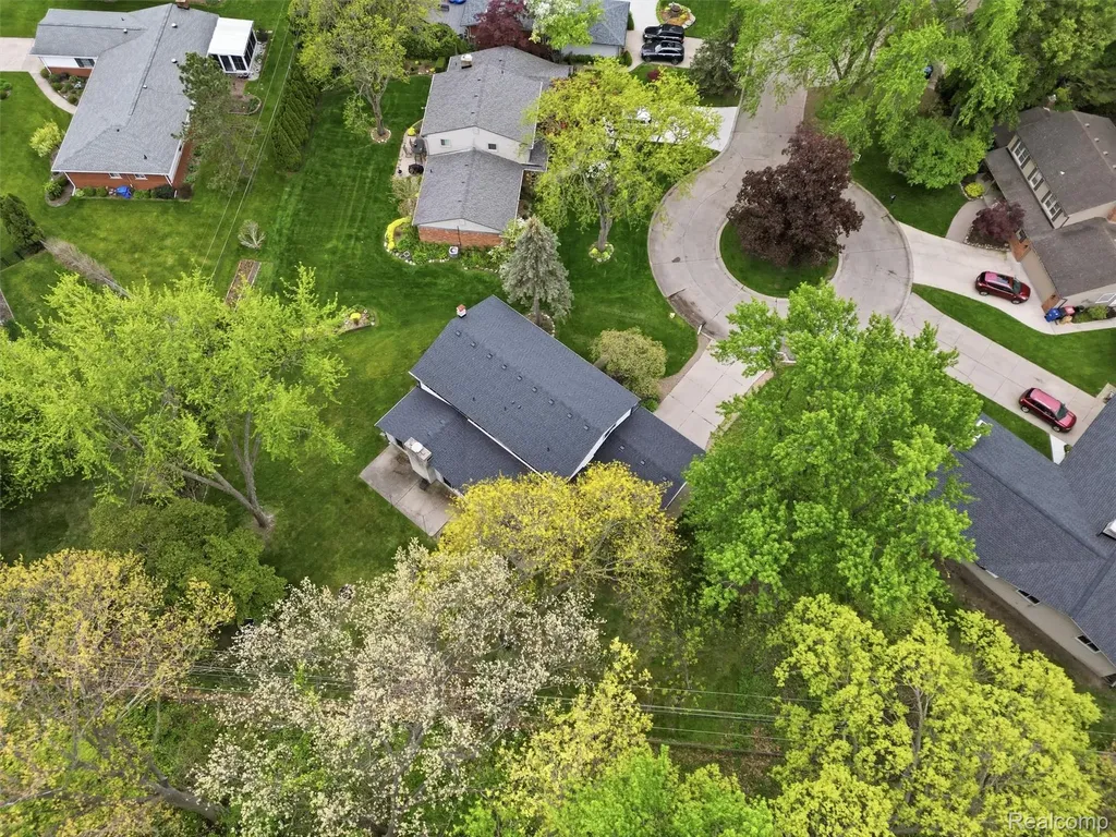 37296 Maple Leaf Court Clinton Charter Township MI 48036