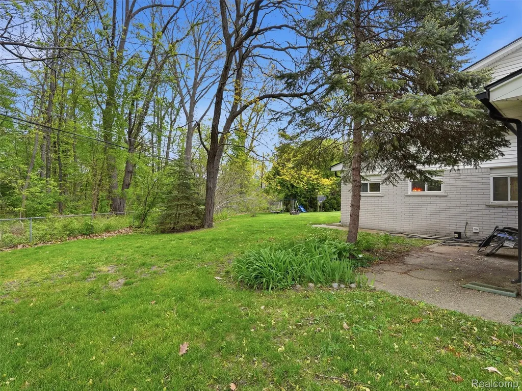 37296 Maple Leaf Court Clinton Charter Township MI 48036