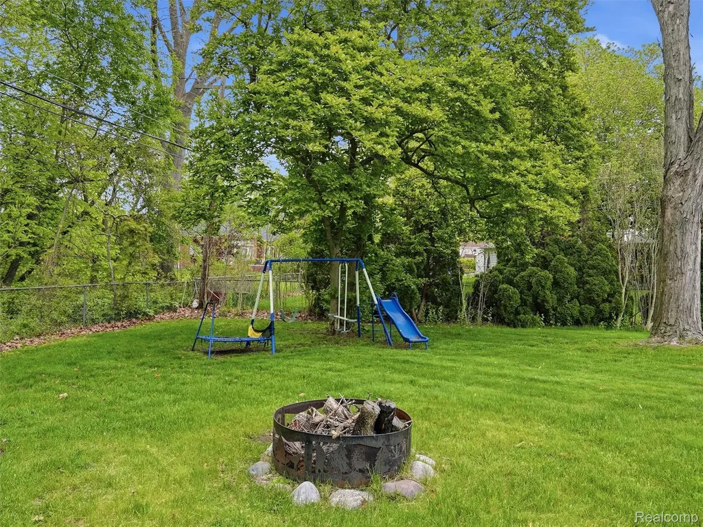 37296 Maple Leaf Court Clinton Charter Township MI 48036