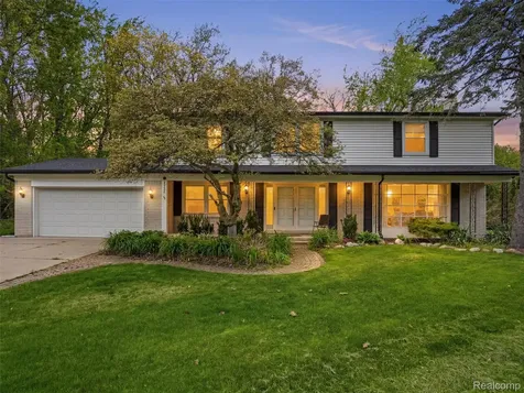 37296 Maple Leaf Court Clinton Charter Township MI 48036