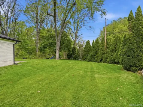 37296 Maple Leaf Court Clinton Charter Township MI 48036