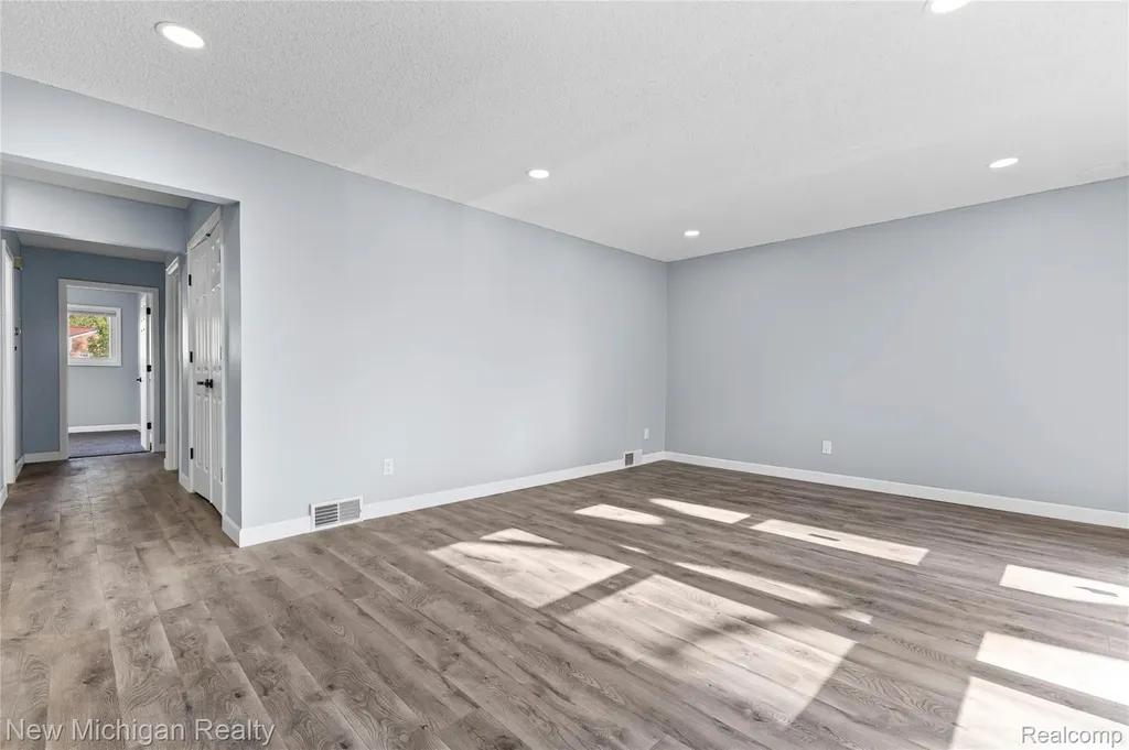 21901 Harding Street Oak Park City MI 48237