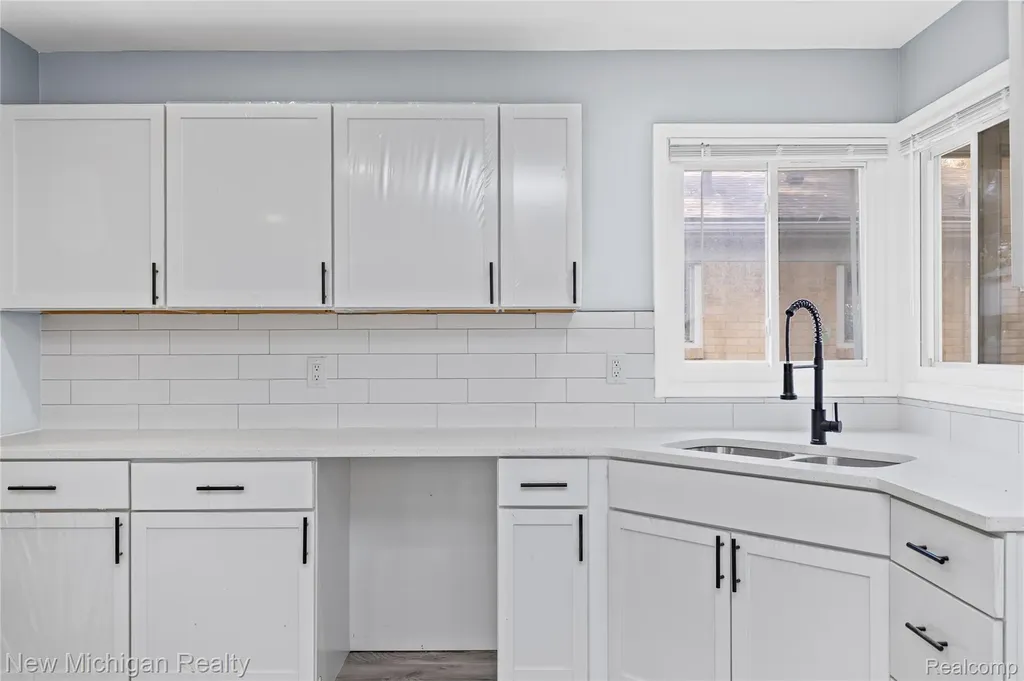 21901 Harding Street Oak Park City MI 48237