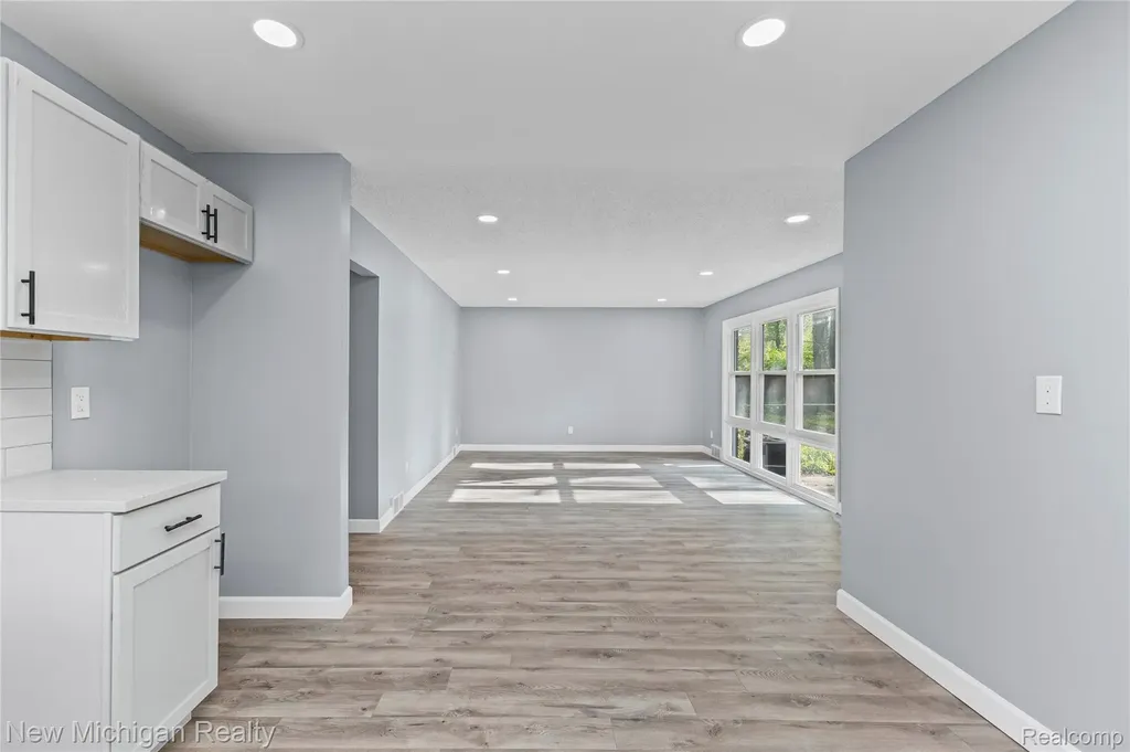 21901 Harding Street Oak Park City MI 48237