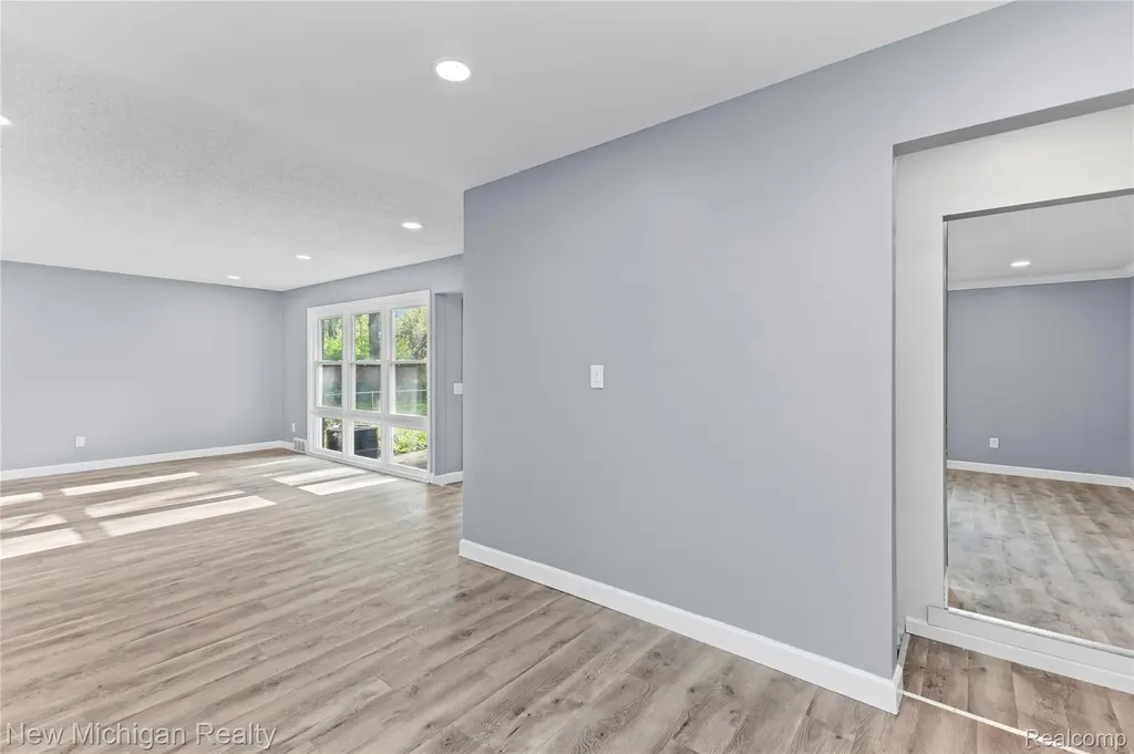 21901 Harding Street Oak Park City MI 48237