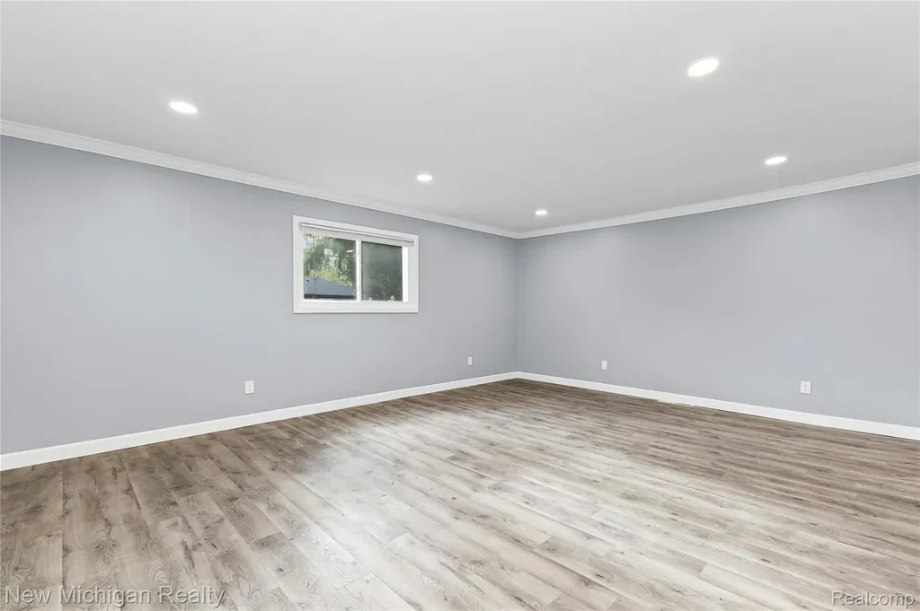 21901 Harding Street Oak Park City MI 48237