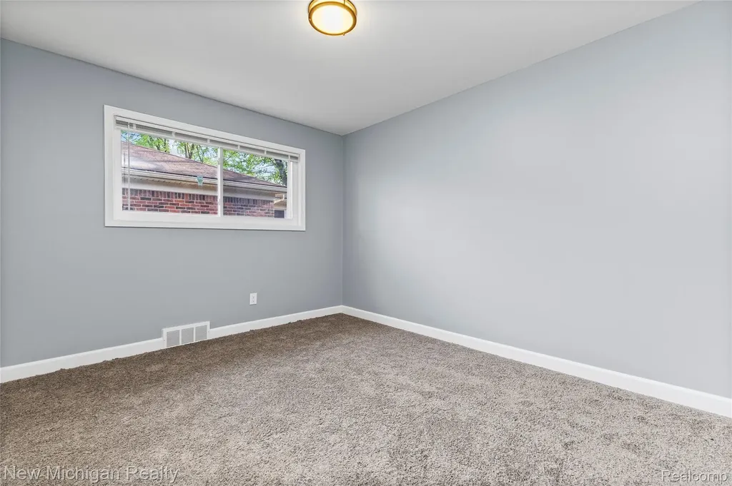 21901 Harding Street Oak Park City MI 48237