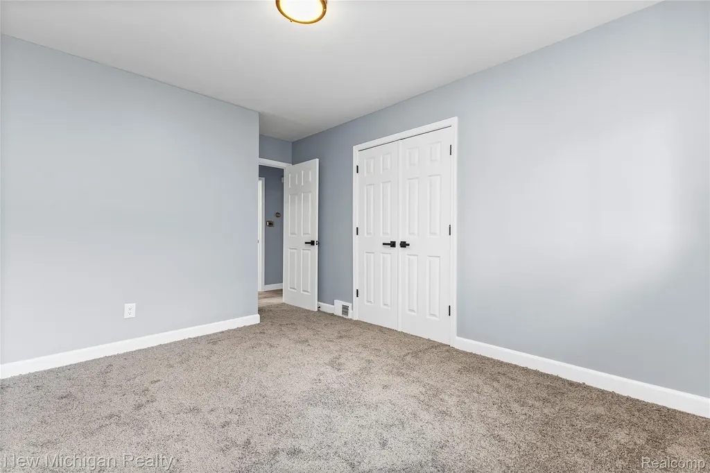 21901 Harding Street Oak Park City MI 48237