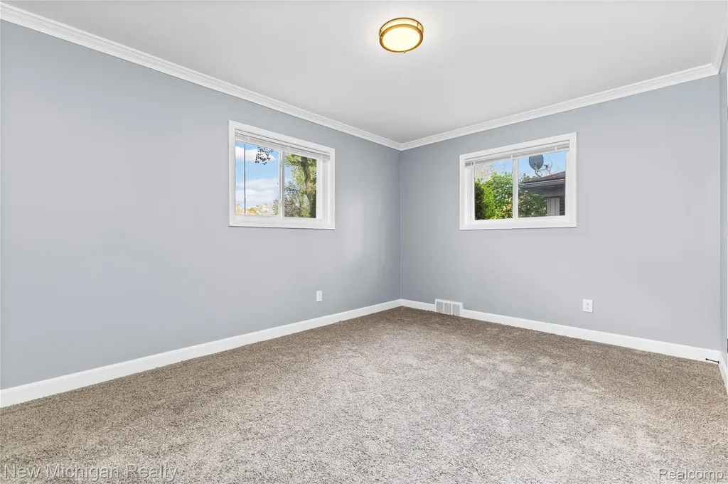 21901 Harding Street Oak Park City MI 48237