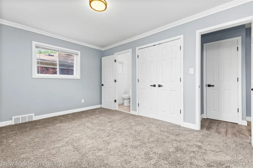 21901 Harding Street Oak Park City MI 48237