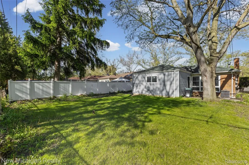 21901 Harding Street Oak Park City MI 48237