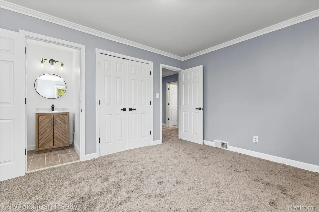 21901 Harding Street Oak Park City MI 48237