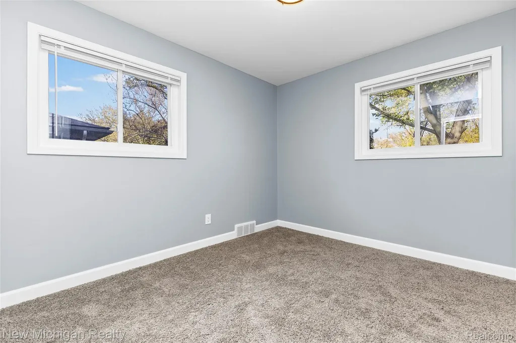 21901 Harding Street Oak Park City MI 48237