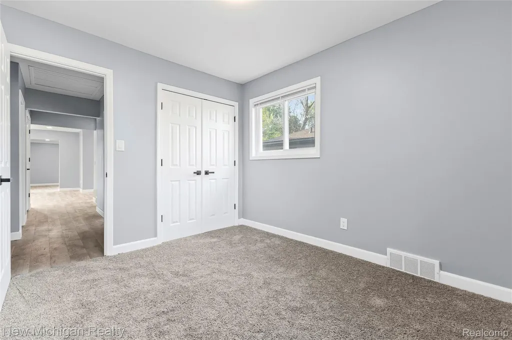 21901 Harding Street Oak Park City MI 48237