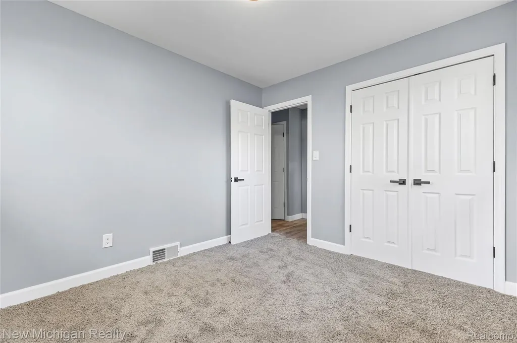 21901 Harding Street Oak Park City MI 48237