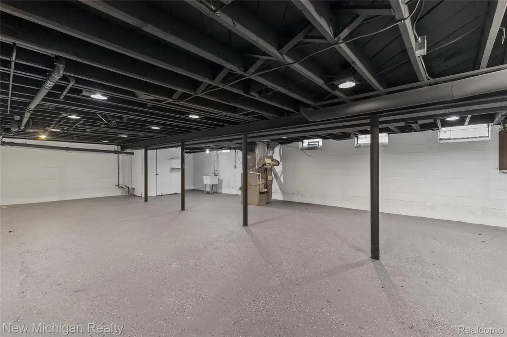 21901 Harding Street Oak Park City MI 48237