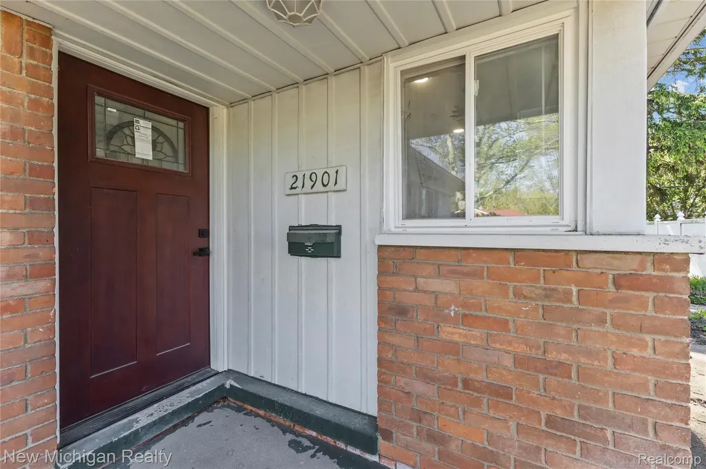 21901 Harding Street Oak Park City MI 48237