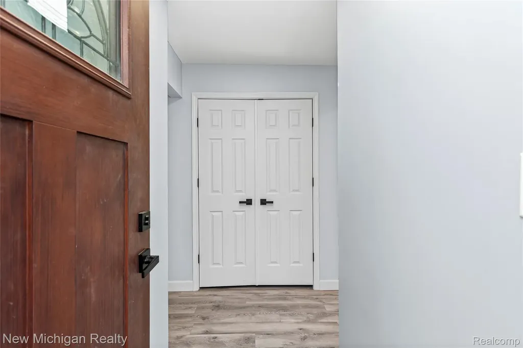 21901 Harding Street Oak Park City MI 48237