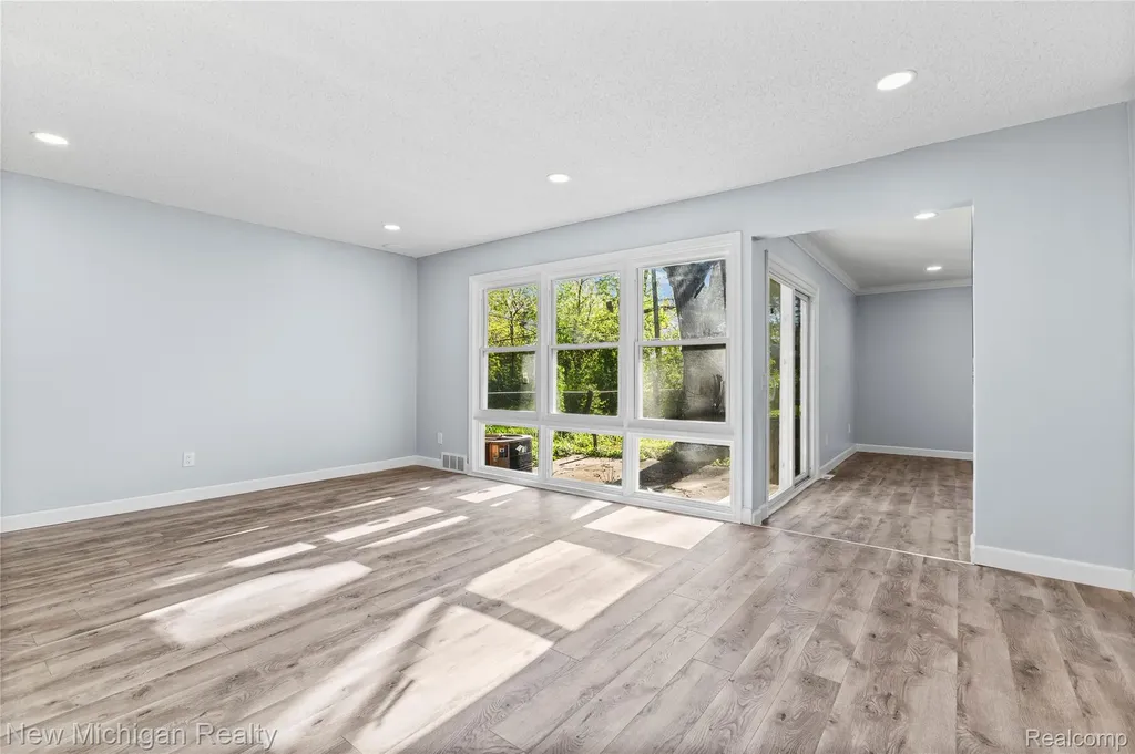 21901 Harding Street Oak Park City MI 48237
