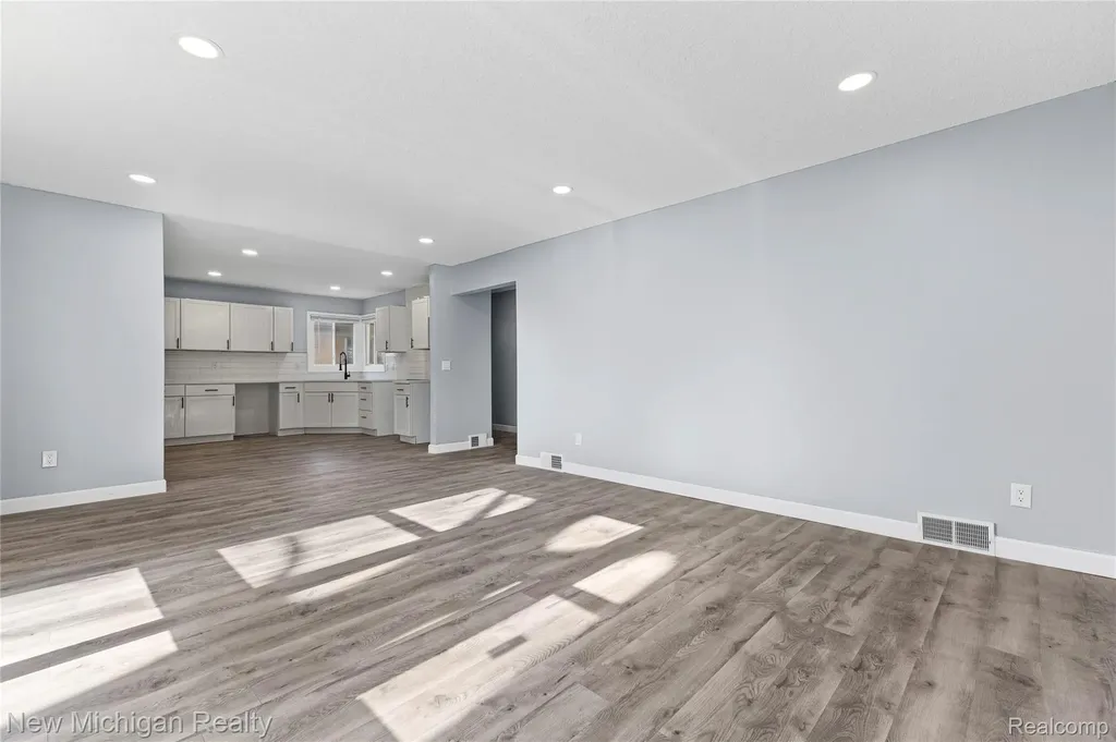 21901 Harding Street Oak Park City MI 48237