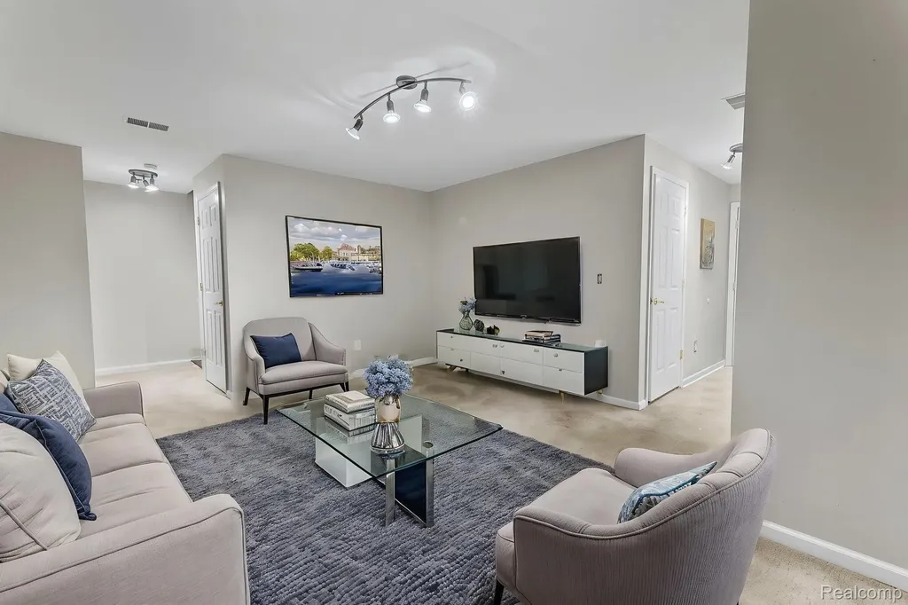 43127 Strand Drive Sterling Heights City MI 48313