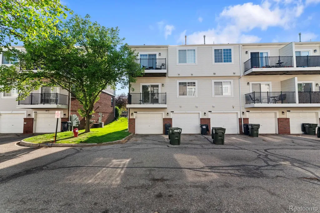 43127 Strand Drive Sterling Heights City MI 48313