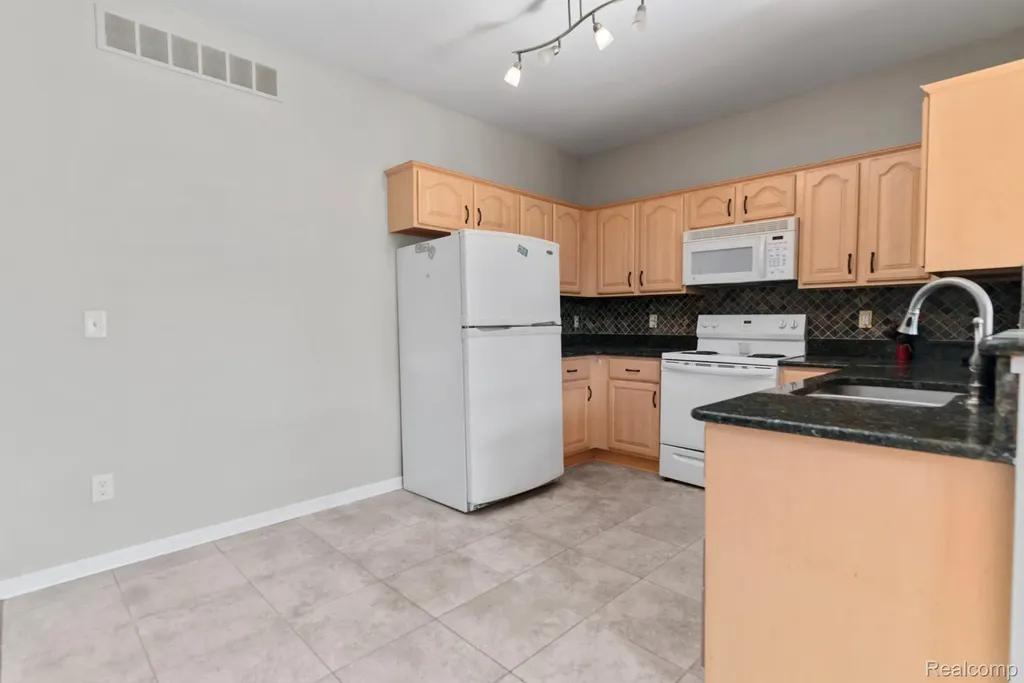 43127 Strand Drive Sterling Heights City MI 48313