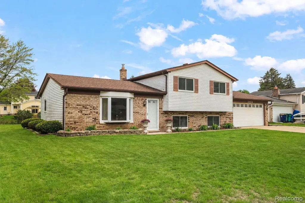 2814 Burgess Hill Drive Waterford Charter Township MI 48329