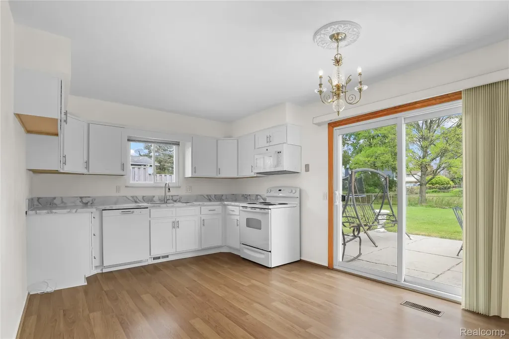 2814 Burgess Hill Drive Waterford Charter Township MI 48329