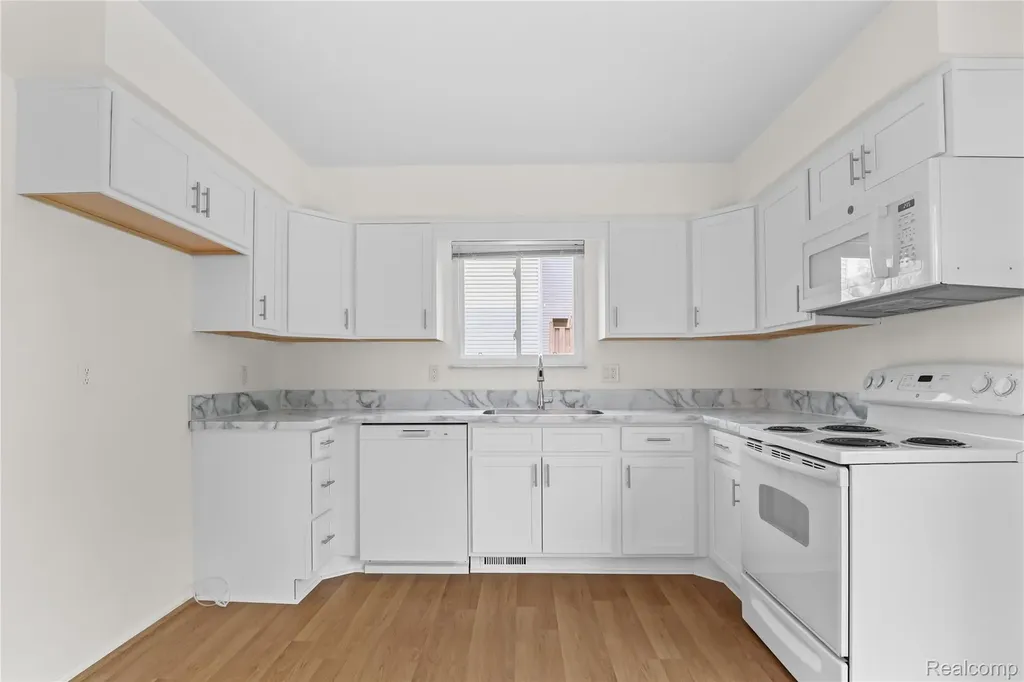 2814 Burgess Hill Drive Waterford Charter Township MI 48329