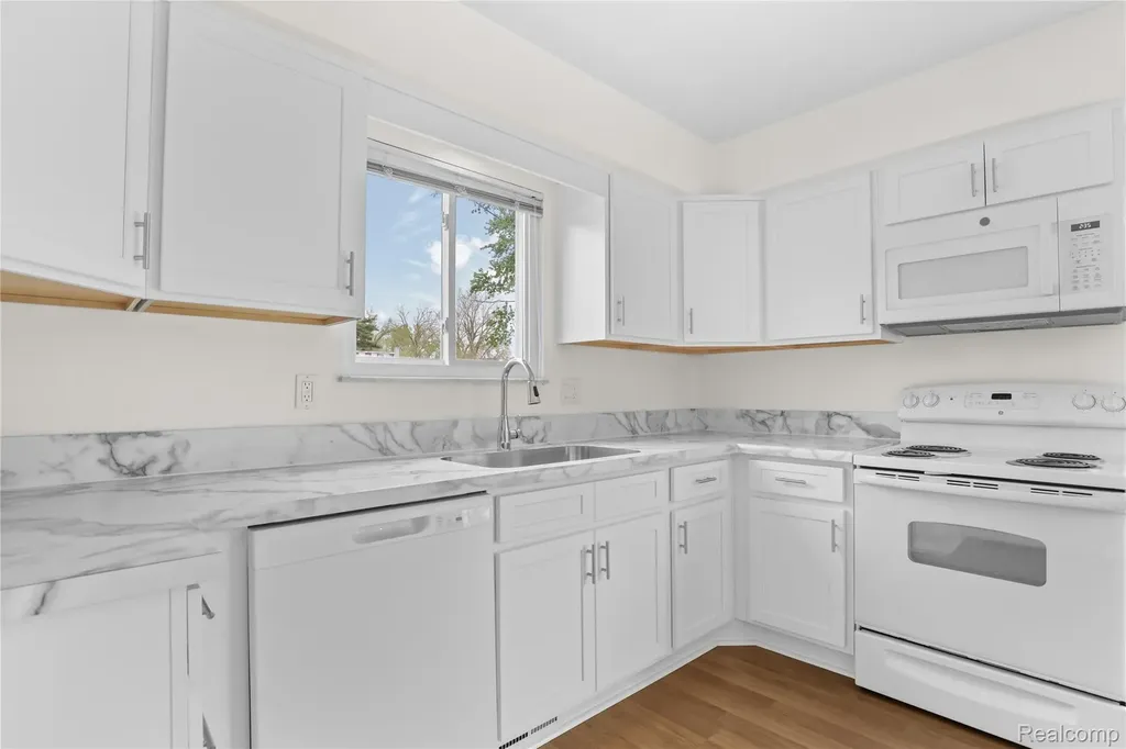 2814 Burgess Hill Drive Waterford Charter Township MI 48329