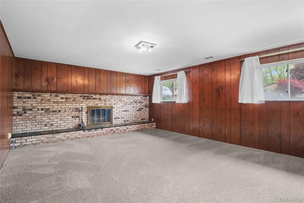 2814 Burgess Hill Drive Waterford Charter Township MI 48329