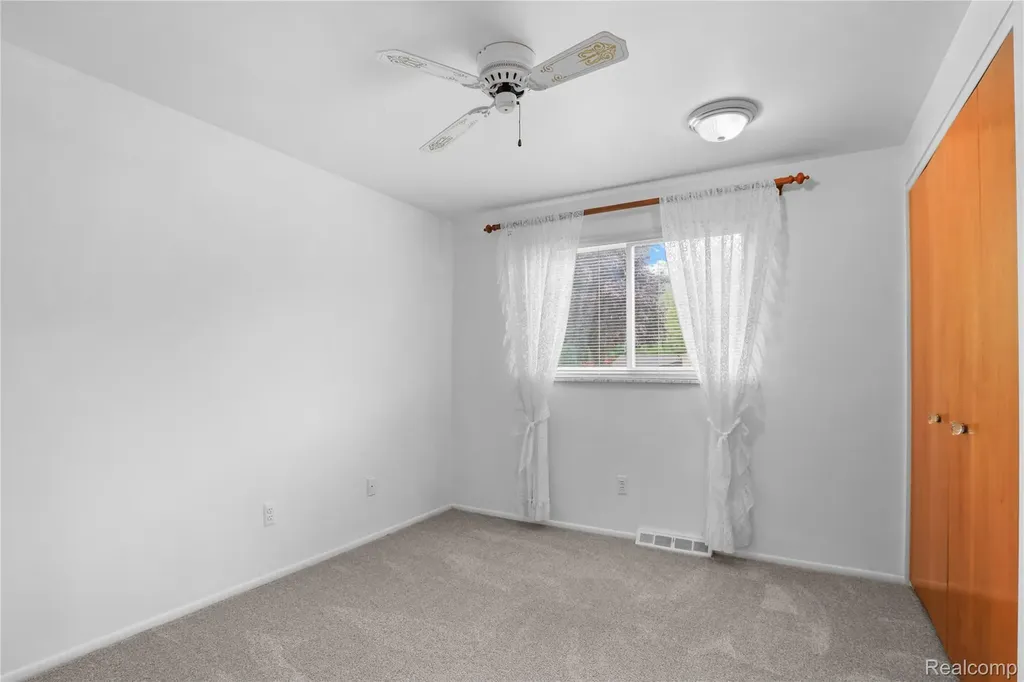 2814 Burgess Hill Drive Waterford Charter Township MI 48329