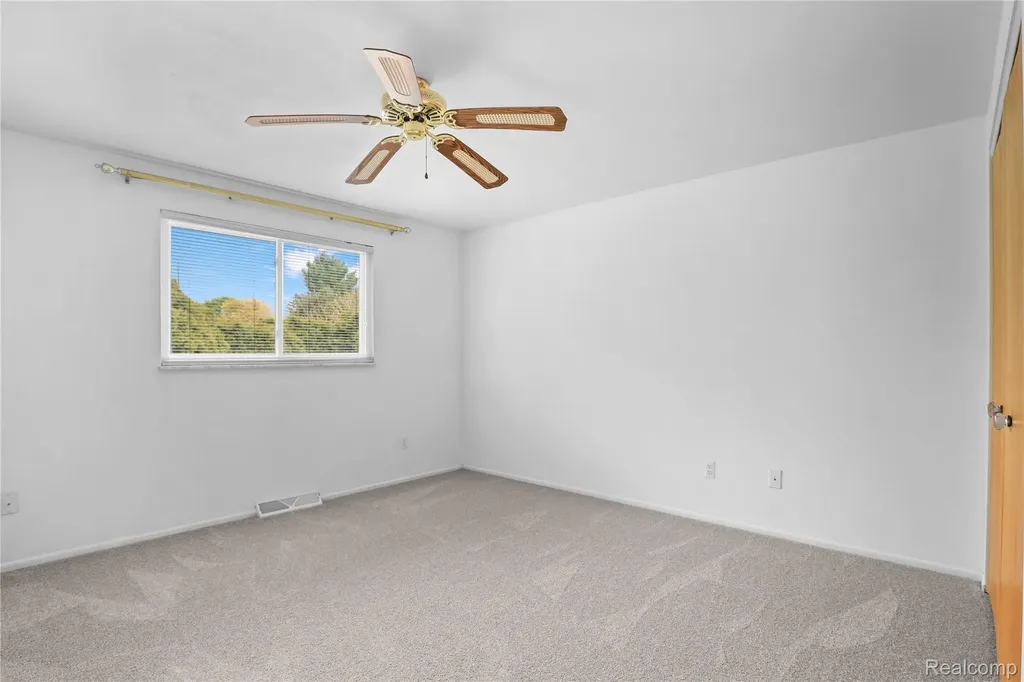 2814 Burgess Hill Drive Waterford Charter Township MI 48329