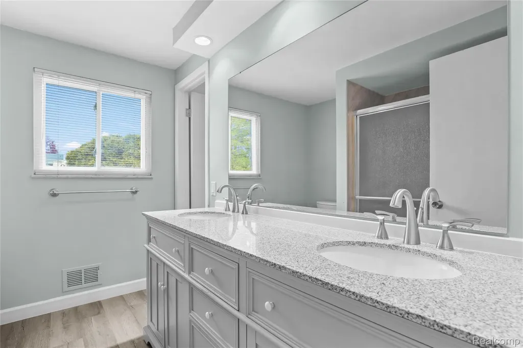 2814 Burgess Hill Drive Waterford Charter Township MI 48329